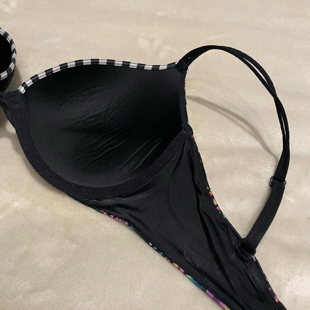 Victoria’s Secret Very Sexy Push Up Bra Size 34DD - Picture 7 of 8